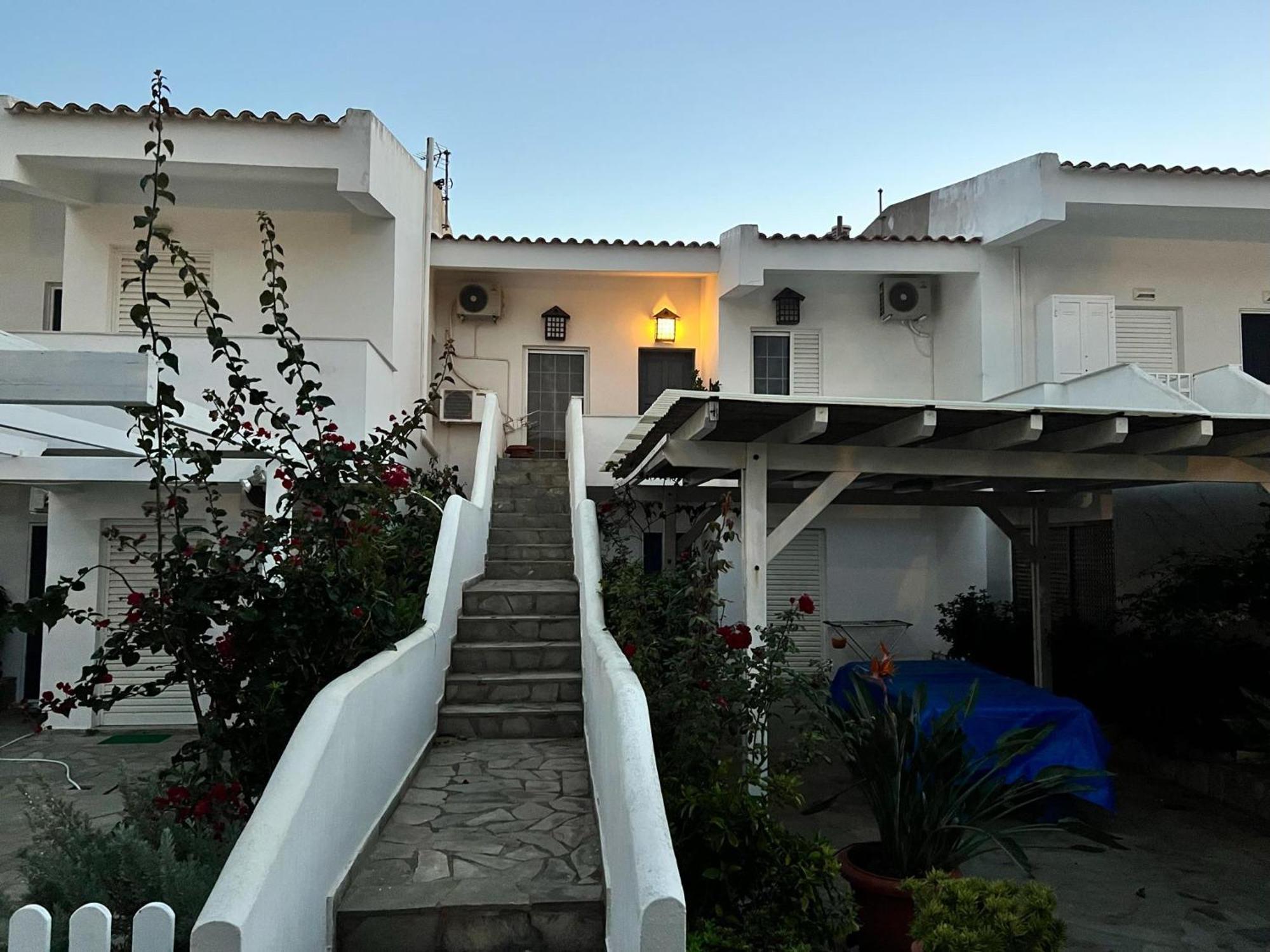 Pounta Beach House Суніон Екстер'єр фото